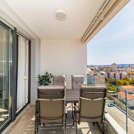 365 Sunsets By Belmont Realty Apartman